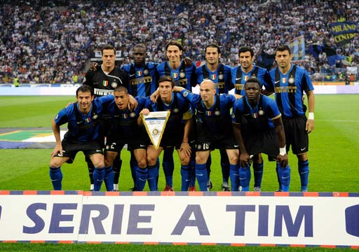 球星突破防线送出制胜球（球星强突防线打进制胜一球）