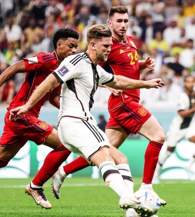 儒尼尼奥96／97赛季降级仍获英超最佳球员（96／97赛季虽随队降级，儒尼尼奥仍当选英超年度最佳球员）