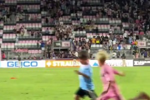 巴萨官方：德容因发烧缺战马竞（巴萨通报：德容发烧无缘对阵马竞）