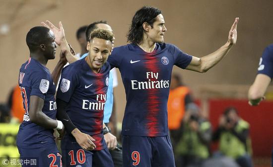 热议U22男足输越南：五后卫+偏哨都输了，非要国际日去忙全运（U22国足负越南引热议：五后卫保守难奏效，疑似偏哨也难救场，国际比赛日仍分心全运会）