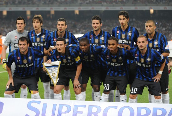 佛罗伦萨连续8场不胜，赛后哲科拿着扩音器与球迷沟通（佛罗伦萨遭遇八场不胜，赛后哲科持扩音器向球迷发声）