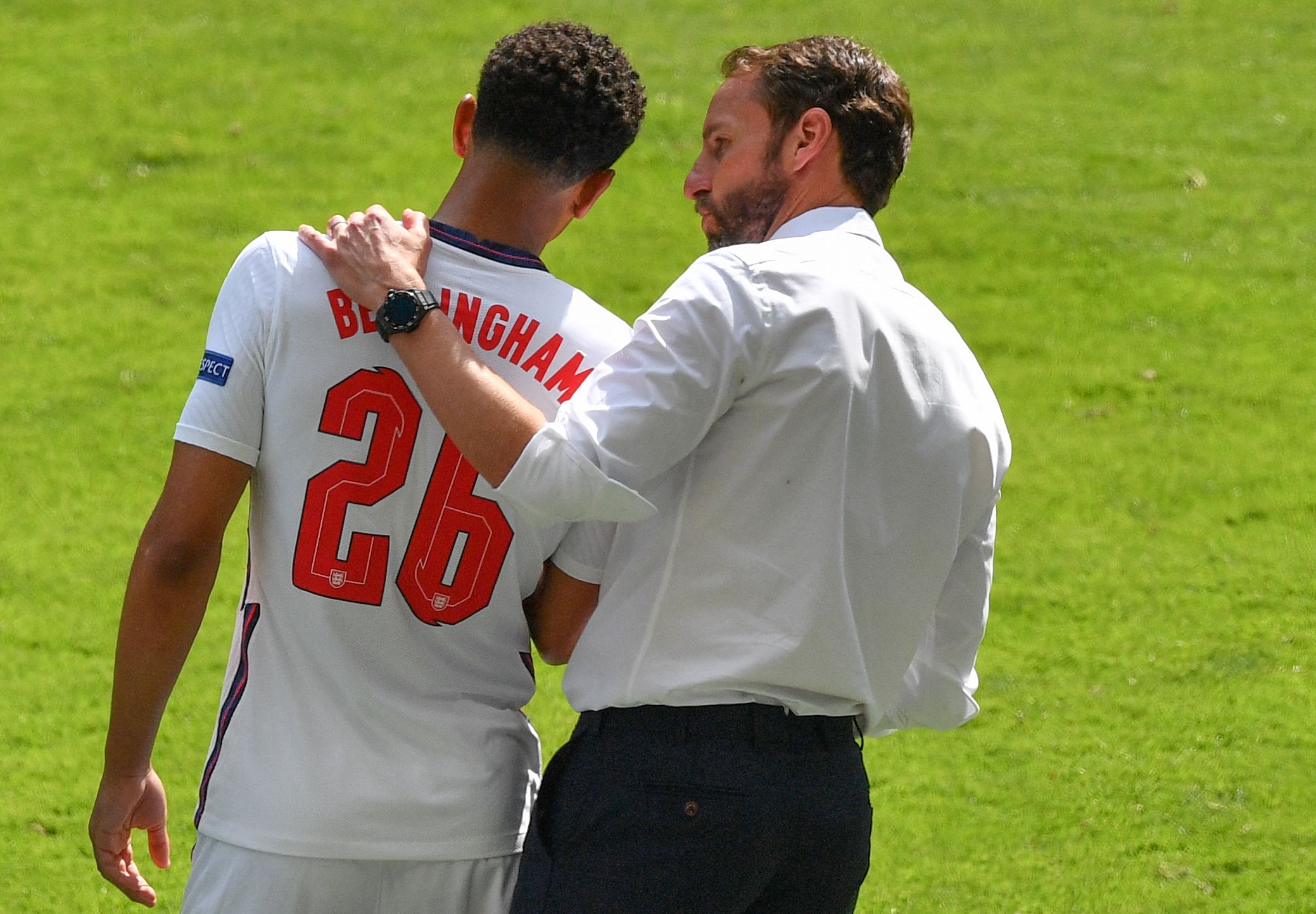 斯基拉：哈托今天与切尔西签约至2032年，并附带1年续约选项（斯基拉：哈托今日与切尔西签约至2032年，合同含1年延长选项）