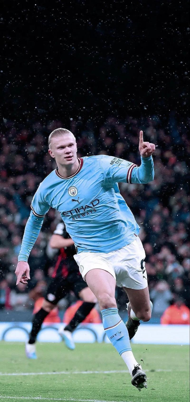 巴萨球员身价变更：拉菲尼亚下跌1000万欧，费尔明涨1000万欧（巴萨球员身价更新：拉菲尼亚下滑1000万欧，费尔明上涨1000万欧）