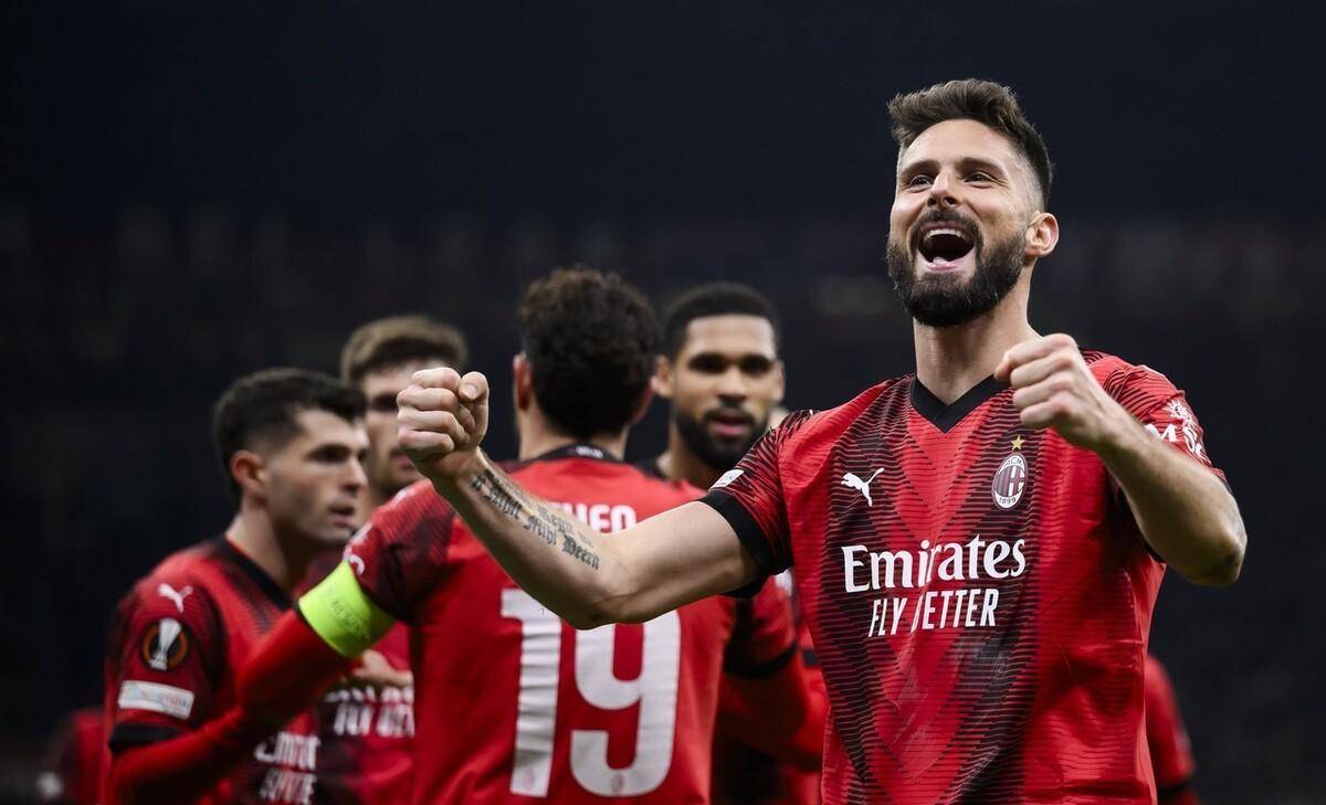 每周电子厂：安东尼倒钩爆头染红，澳超赛场惊现断子绝孙脚（每周电子厂：安东尼倒钩击中头部被红牌罚下，澳超赛场上演断子绝孙式恶铲）