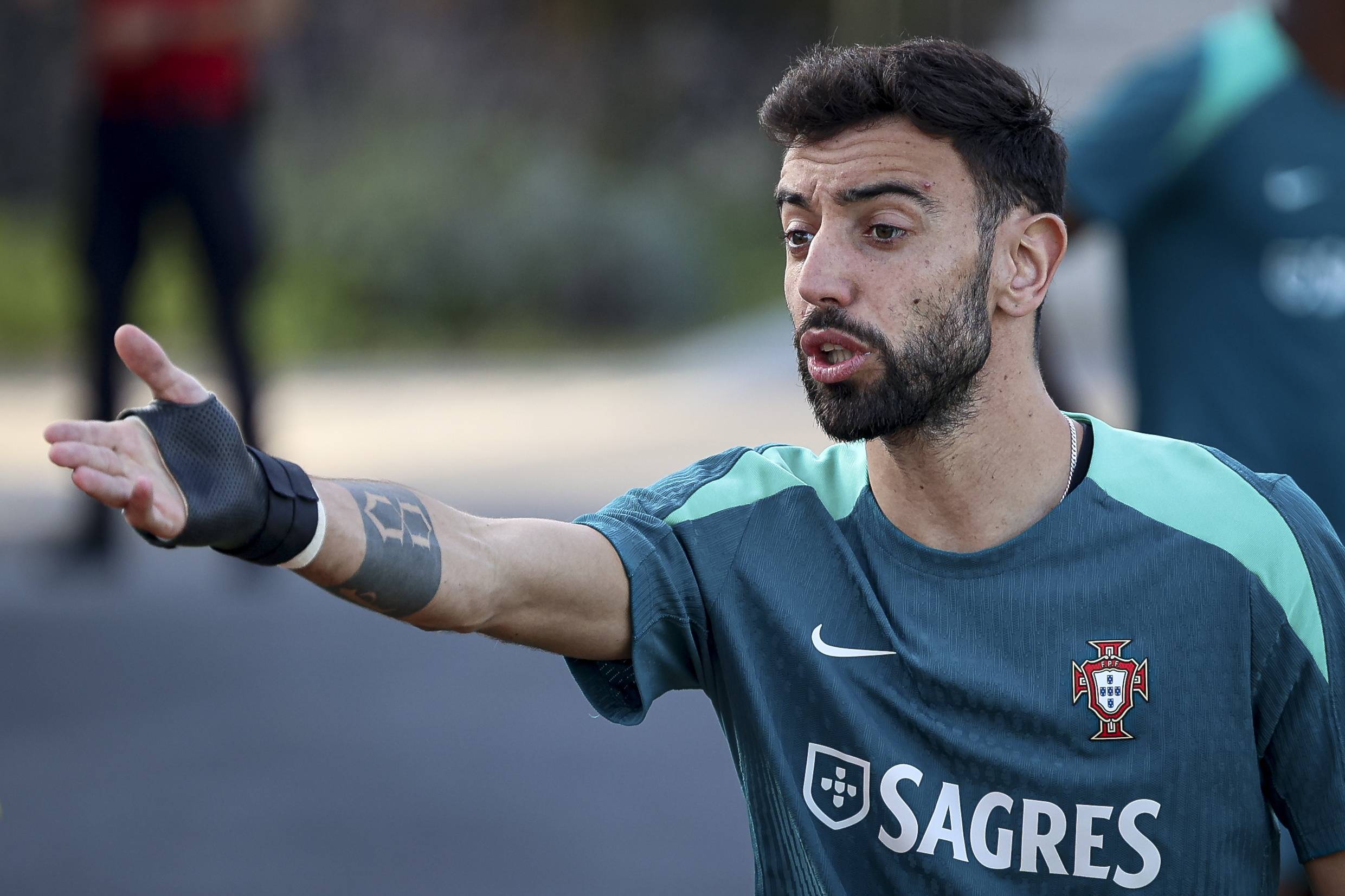 曼城斯特林末节进球助球队获胜（斯特林末段破门助曼城全取三分）