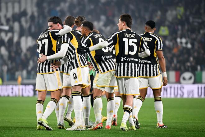 无缘升级向球迷跪拜道歉，水原三星主帅卞成焕赛后主动辞职（无缘升级后向球迷下跪致歉，水原三星主帅卞成焕赛后请辞）