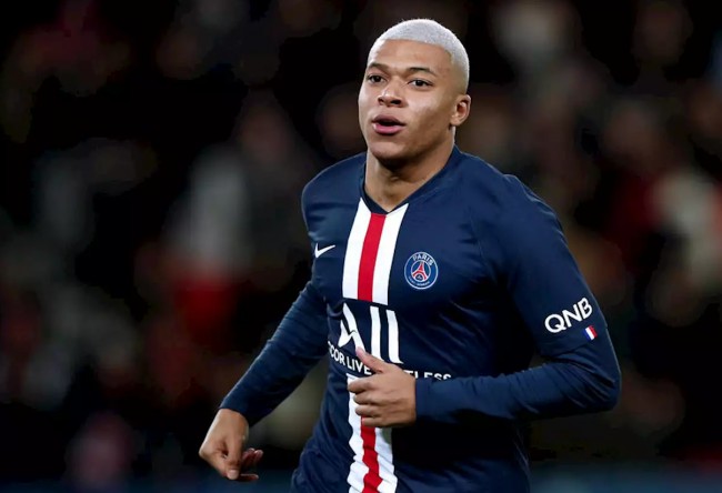 德甲半场：阿莫拉1射1传，威默破门，沃尔夫斯堡2-0柏林联合（德甲半场战报：阿莫拉传射建功，威默破门，沃尔夫斯堡2-0领先柏林联合）