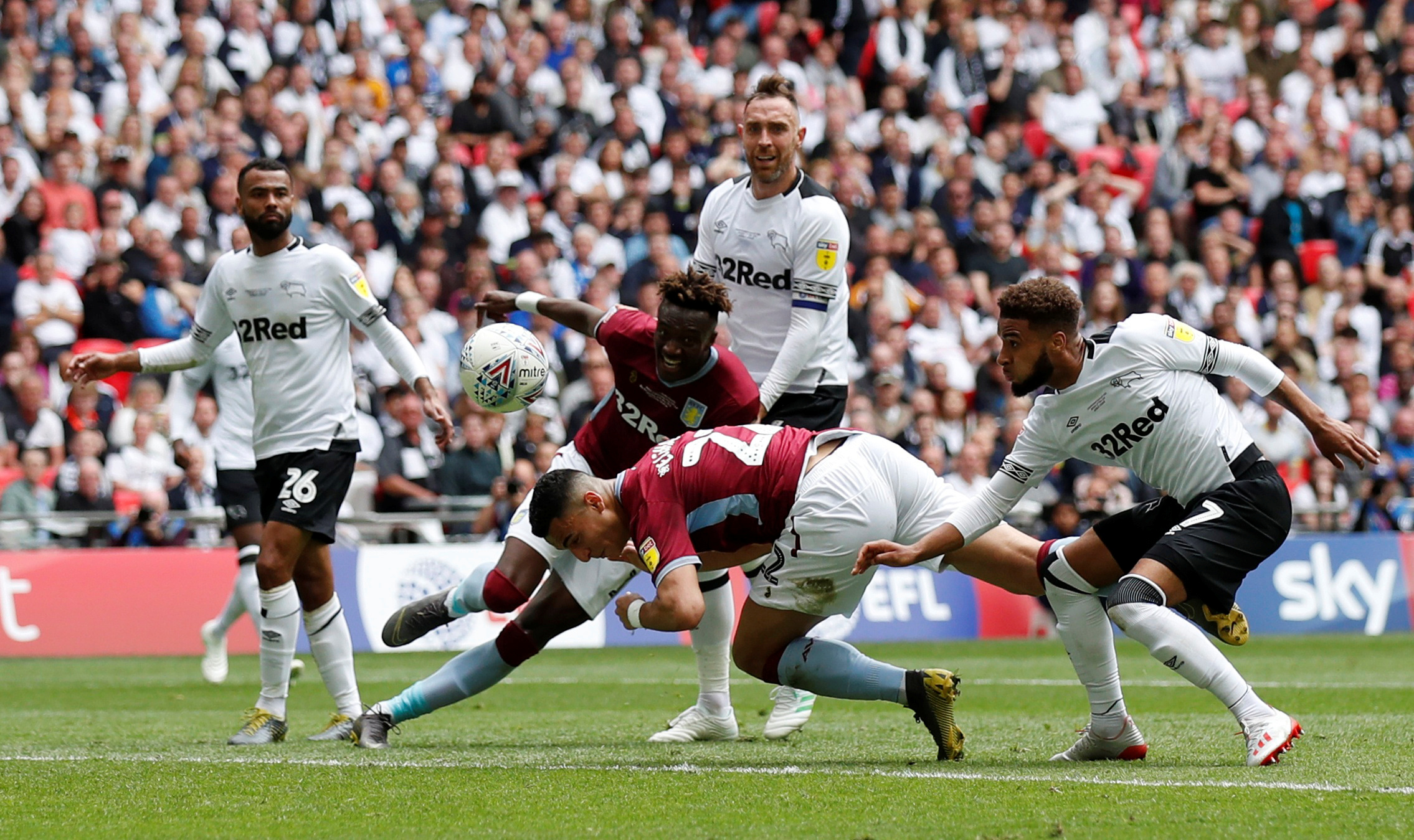 拜仁vs勒沃库森：凯恩替补，雅克松、卡尔、金玟哉首发（拜仁对阵勒沃库森：凯恩列替补，雅克松、卡尔、金玟哉先发）